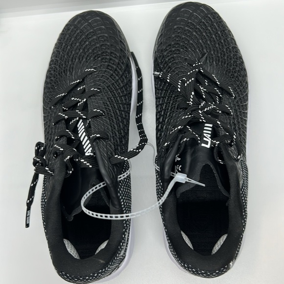 Womens UNDER ARMOUR GLYDE 2.0 METAL FASTPITCH SOFTBALL CLEATS BLACK/WHITE 8.5 - Picture 12 of 15